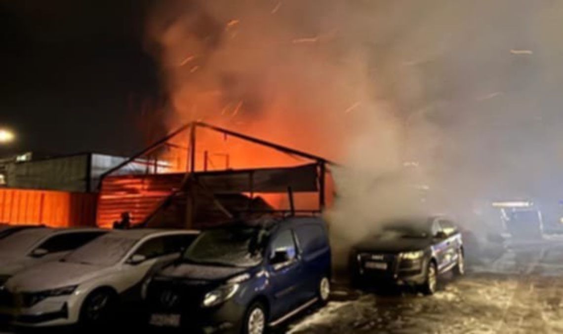 Pożar hali produkcyjnej przy ul. Marynarki Polskiej w Gdańsku Pożar hali produkcyjnej w Gdańsku! Akcja straży pożarnej