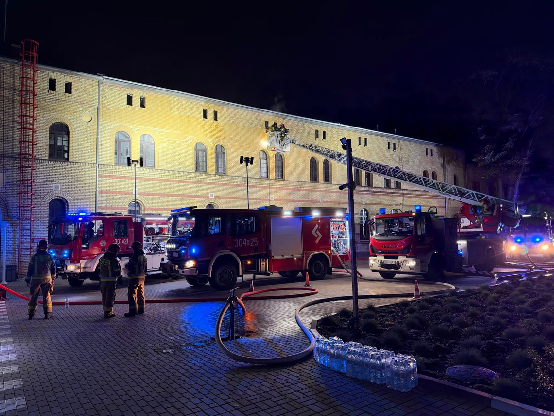 Pożar w budynku Gdańskich Wodociągów. Na miejscu dziewięć zastępów straży Pożar w budynku Gdańskich Wodociągów. Na miejscu dziewięć zastępów straży
