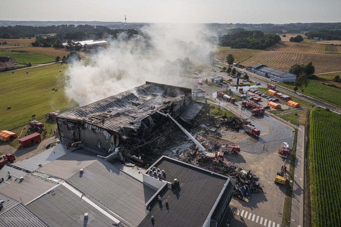 Pożar w Kawlach. Odnaleziono ciało zaginionego strażaka z OSP Sierakowice pożar zakładów mięsnych Mielewczyk w Kawlach