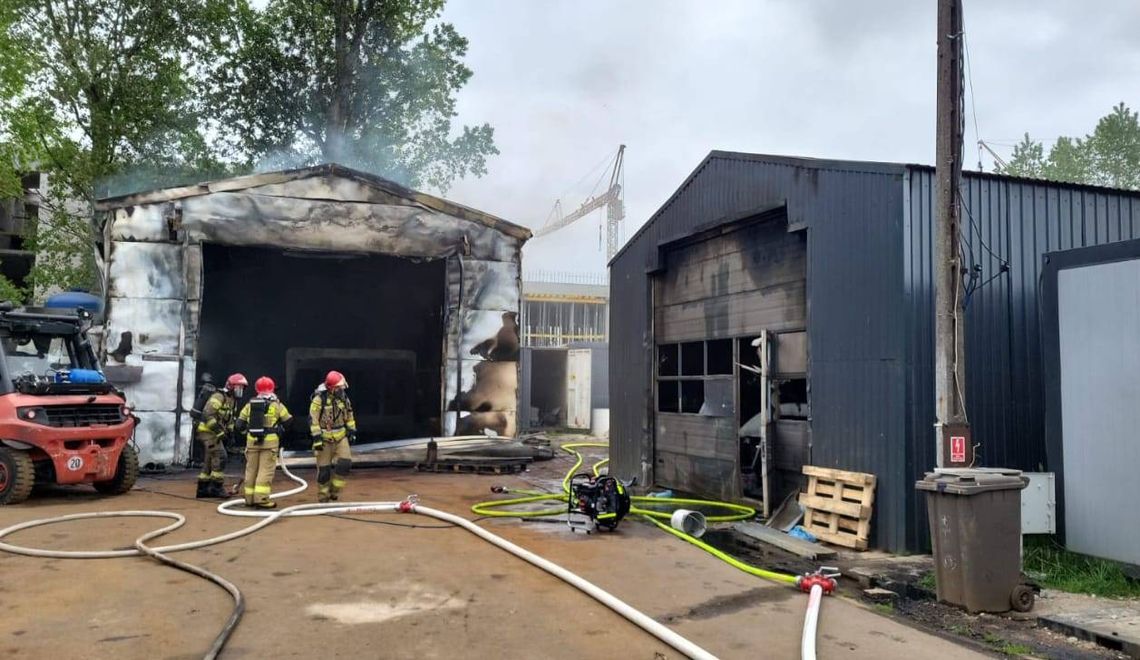 pożar lakierni i magazynów w Pruszczu Gdańskim