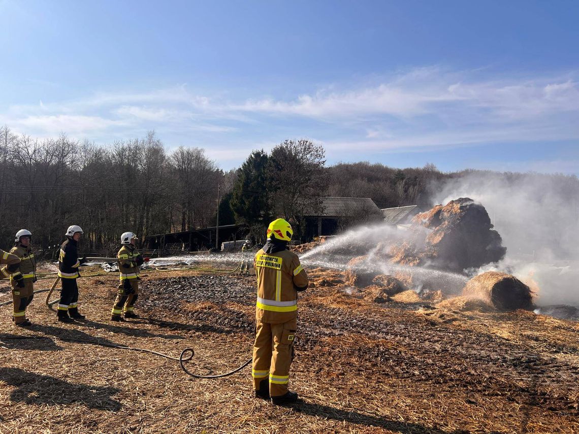 Pożar w Reskowie! Strażacy znaleźli ciało wśród spalonych balotów słomy pożar balotów słomy, Reskowo