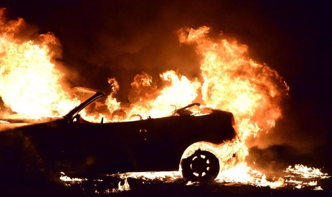 pożar samochodu, zdjęcie ilustracyjne