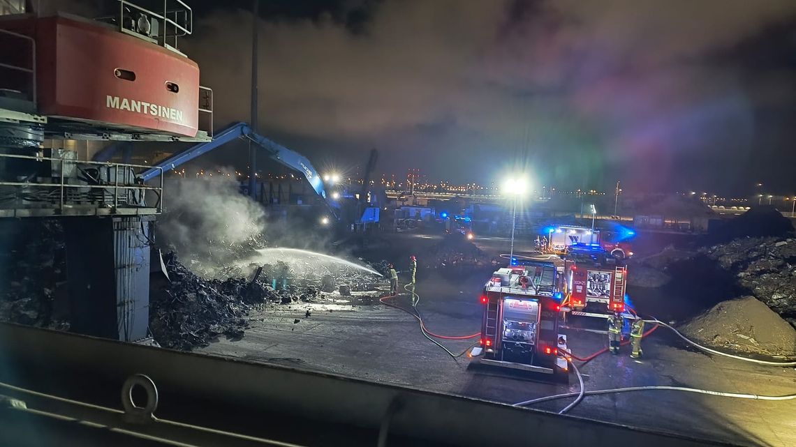 Pożar złomu na statku w Porcie Gdańsk!