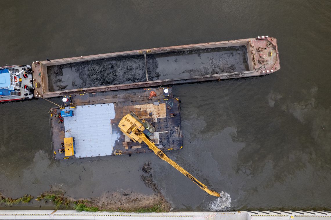 prace na torze wodnym na rzece Elbląg