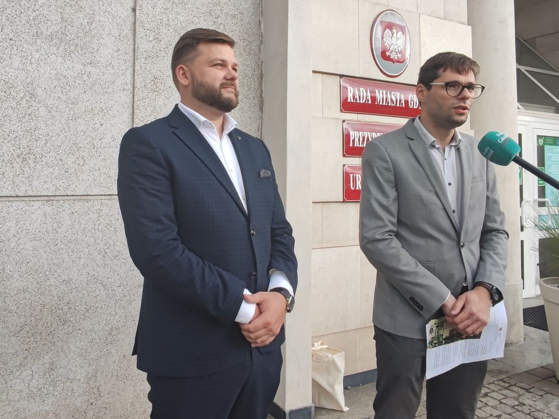 Marcin Bełbot i Marek Dudziński podzas konferencji prasowej w Gdyni