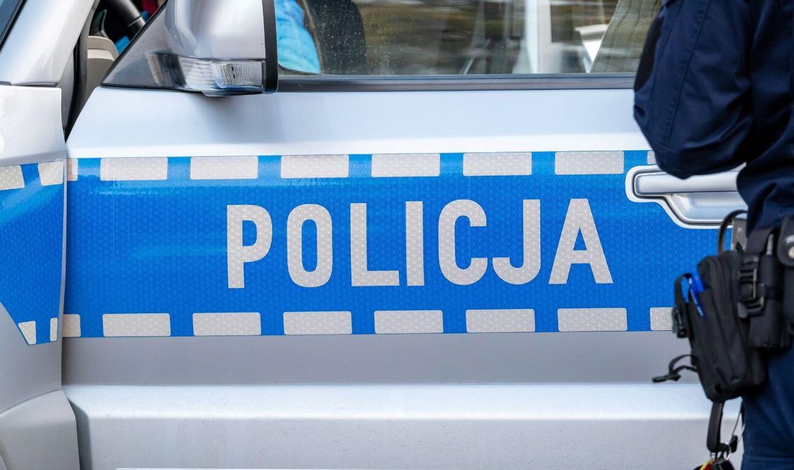 policja, radiowóz, zdjęcie ilustracyjne