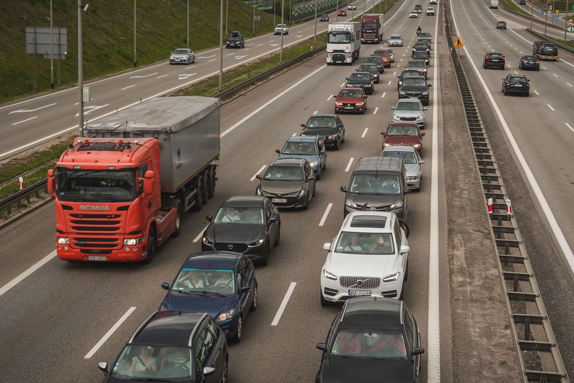 Prawo jazdy od 17. roku życia i zaostrzone kary za prędkość. Rząd przyjął projekt zmian