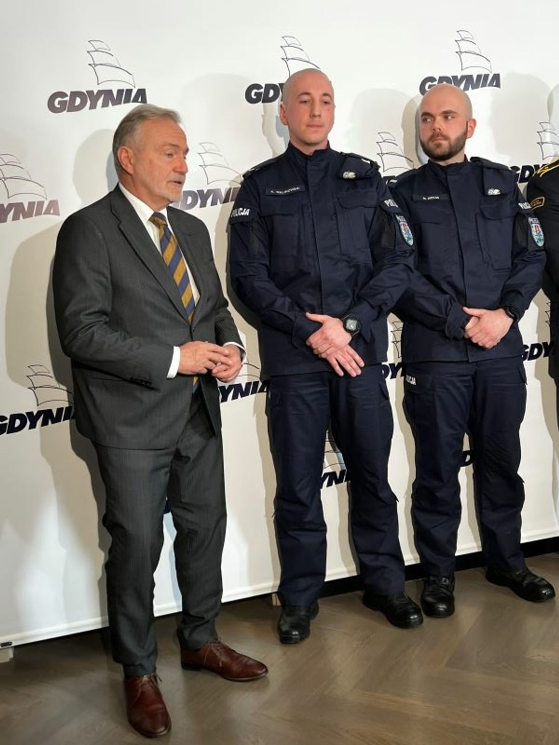 prezydent Gdyni podziękował policjantom ze Śródmieścia za bohaterski czyn