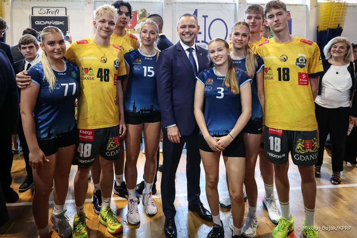 Prezydent RP Karol Nawrocki na 80-leciu swojego liceum w Gdańsku Karol Nawrocki, 80-lecie IV Liceum Ogólnokształcącego, Gdańsk 2026