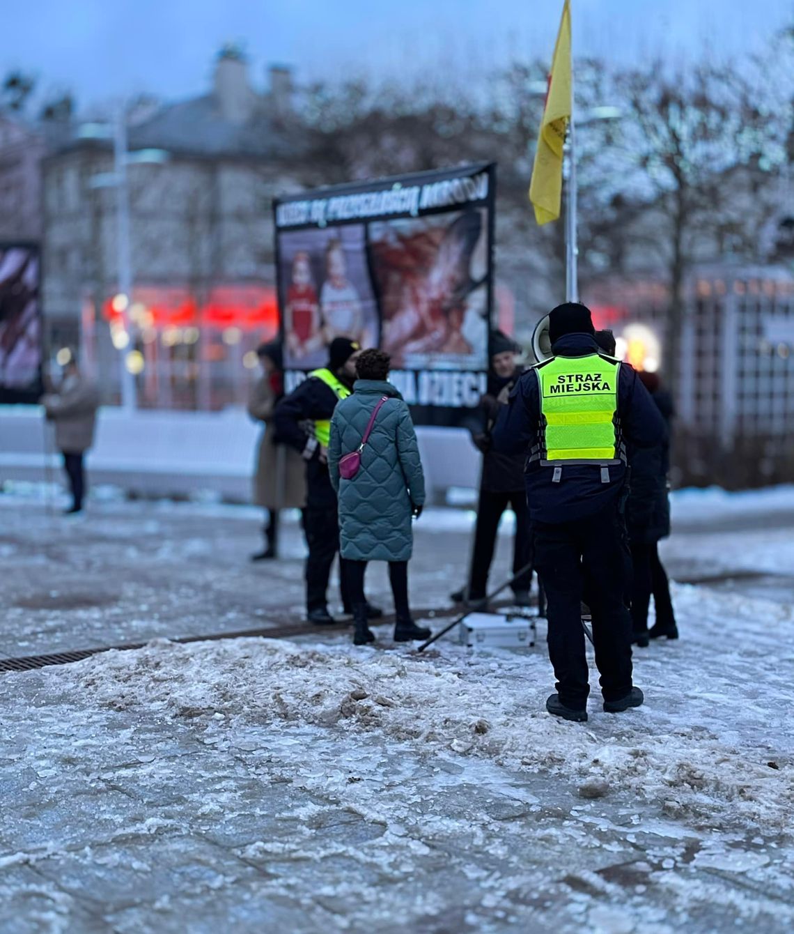 Prezydent Sopotu rozwiązała antyaborcyjną pikietę. Powód? Drastyczne zdjęcia