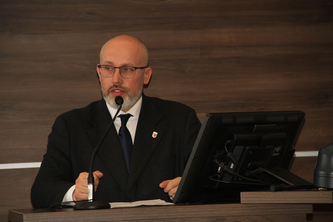 Prezydent Tczewa Łukasz Brządkowski z absolutorium za 2025 rok, ale bez wotum zaufania
