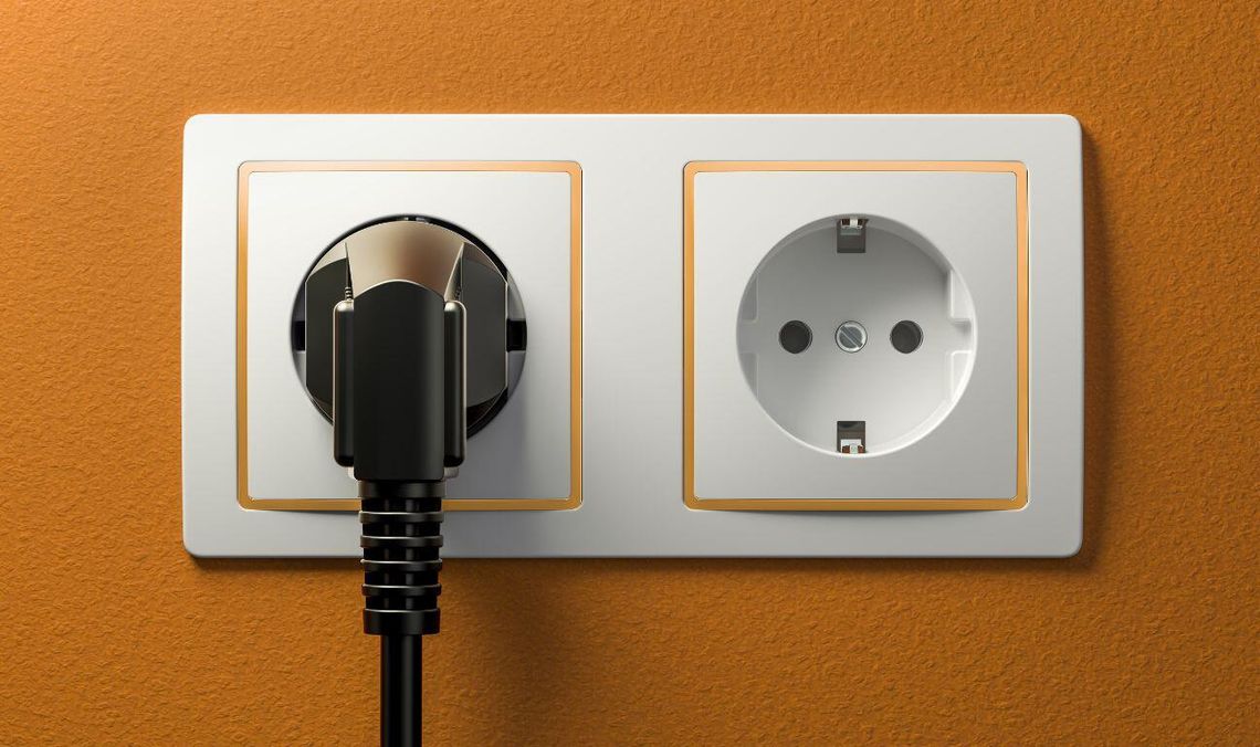 Prezydent zawetował ustawę o zamrożeniu cen energii elektrycznej prąd, gniazdko elektryczne, zdjęcie ilustracyjne