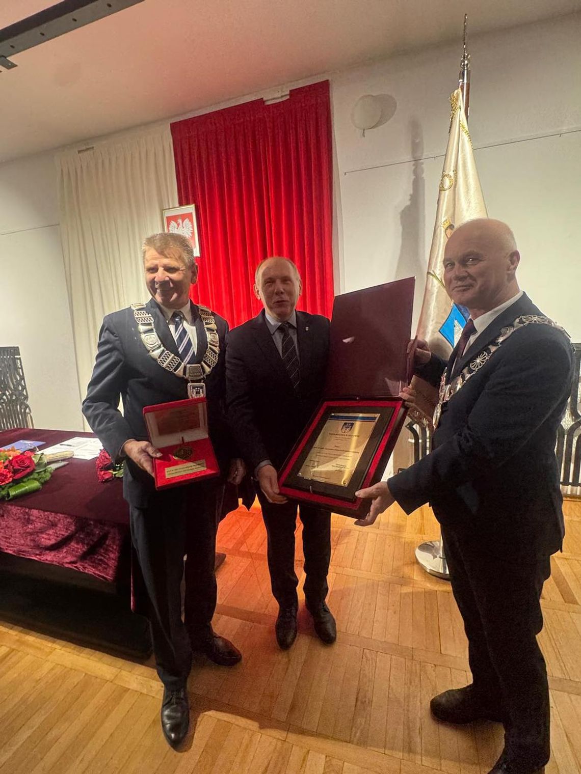 prof. Cezary Obracht-Prondzyński podczas odbierania tytułu Honorowego Obywatela Bytowa