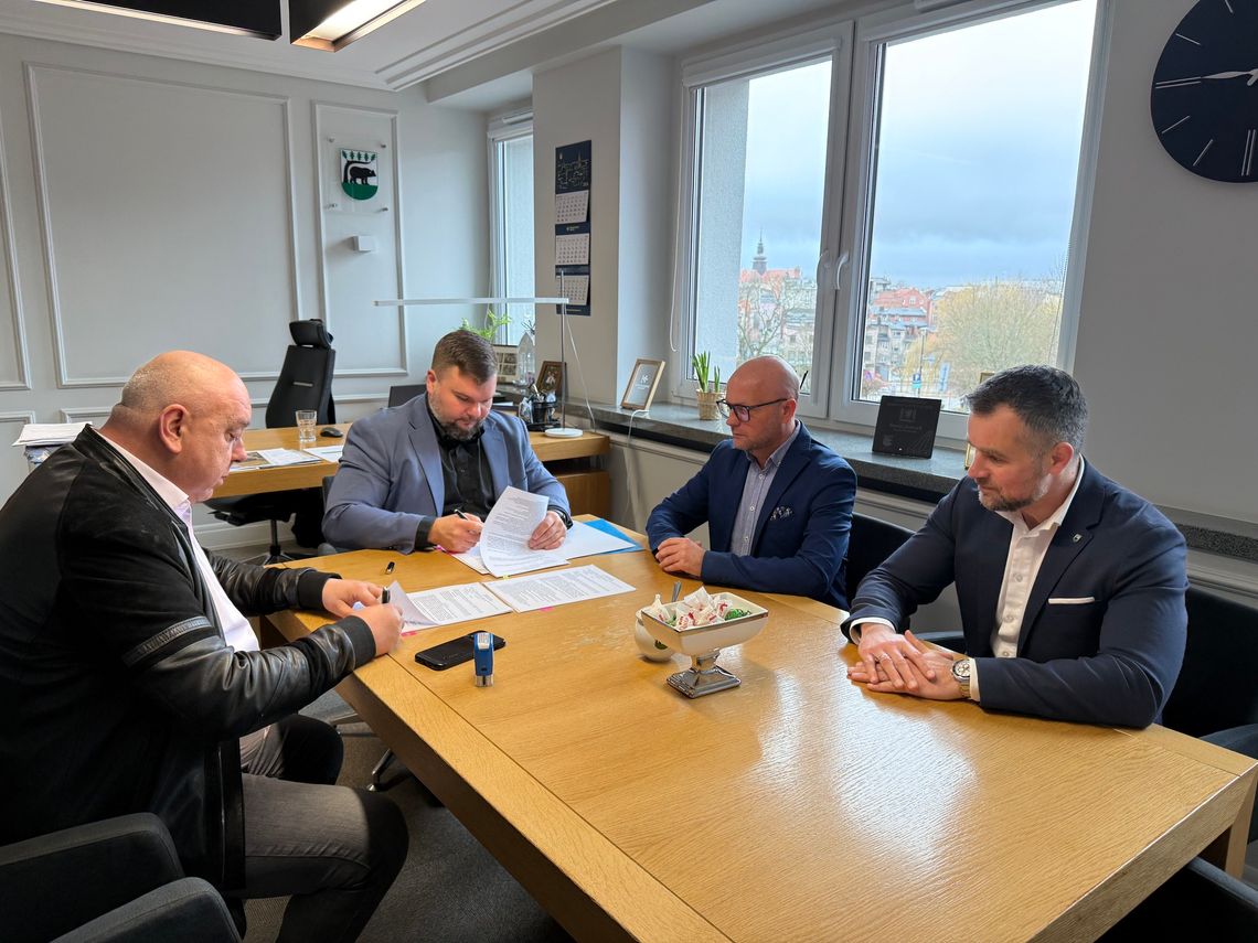 podpisanie umowy z wykonawcami przebudowy ulicy Wierzysko w Kościerzynie