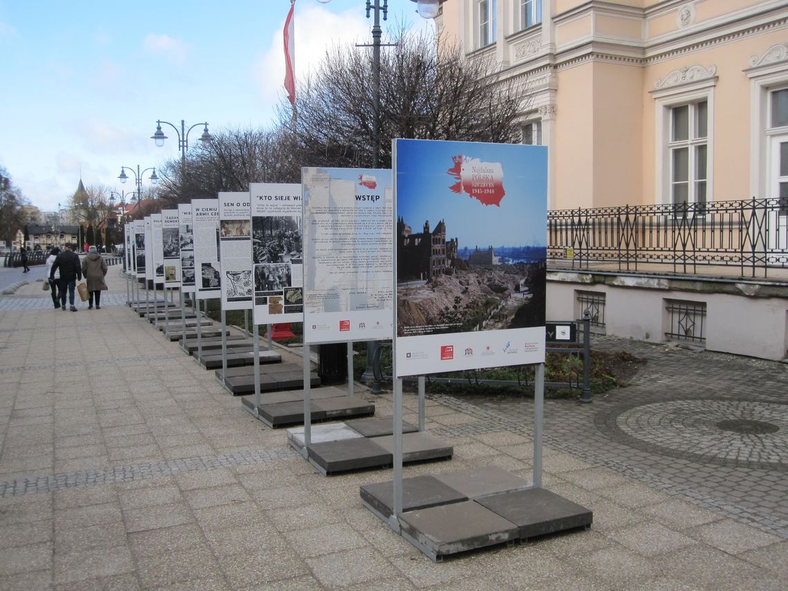 Przed Muzeum Miasta Malborka można oglądać plenerową wystawę „Najdalsza Polska. Szczecin 1945-1948”