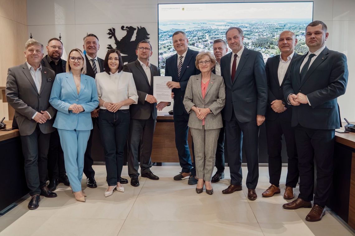Przełom w sprawie obwodnicy Straszyna. Podpisano umowę na projekt DW222 podpisanie umowy na projekt DW222