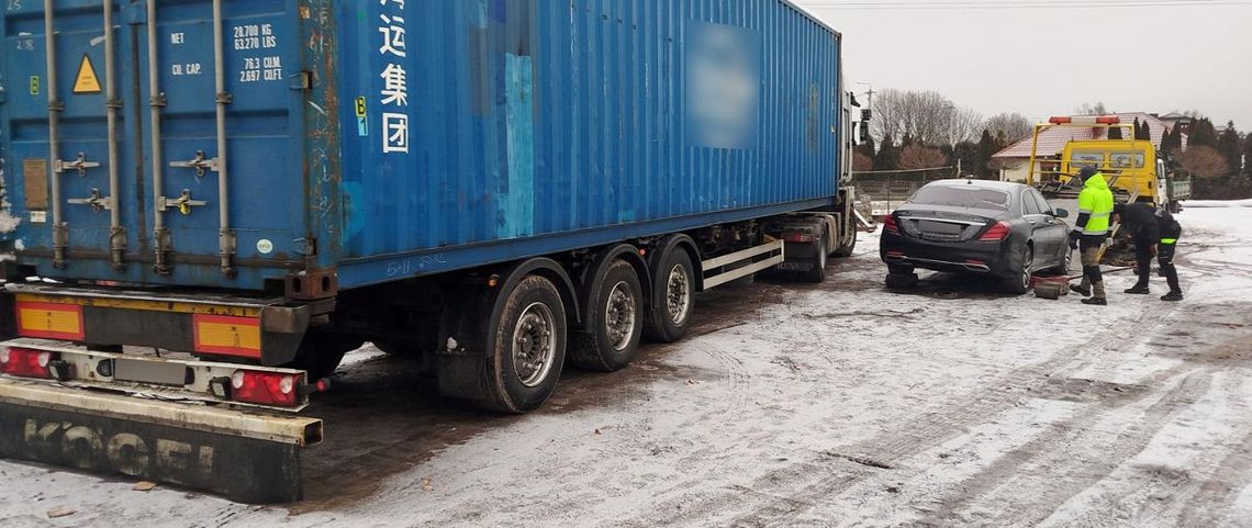Przemyt udaremniony! Pomorska KAS przechwyciła 11 milionów sztuk papierosów kontener z nielegalnymi papierosami