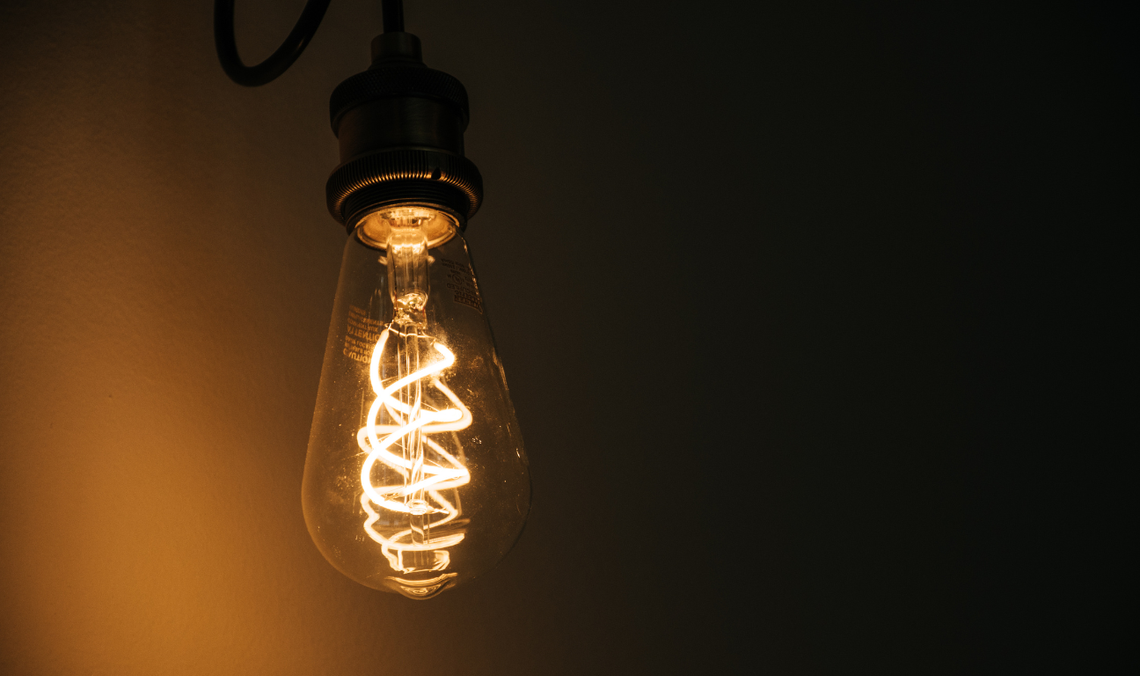 Rachunki za prąd w Polsce spadną? Opłata przejściowa ma zostać zniesiona