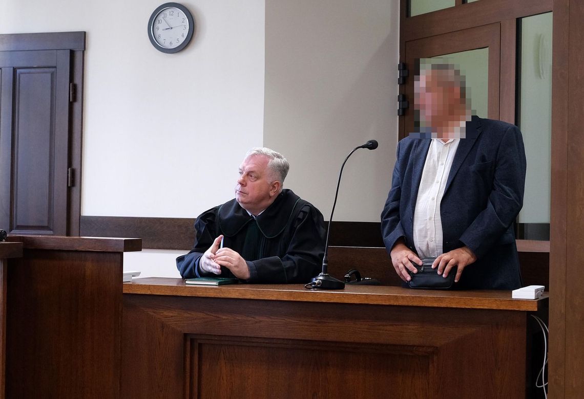 Radny z powiatu chojnickiego skazany. Regularnie kradł pieniądze w sklepie w Debrznie Radny z powiatu chojnickiego skazany. Regularnie kradł pieniądze w sklepie w Debrznie