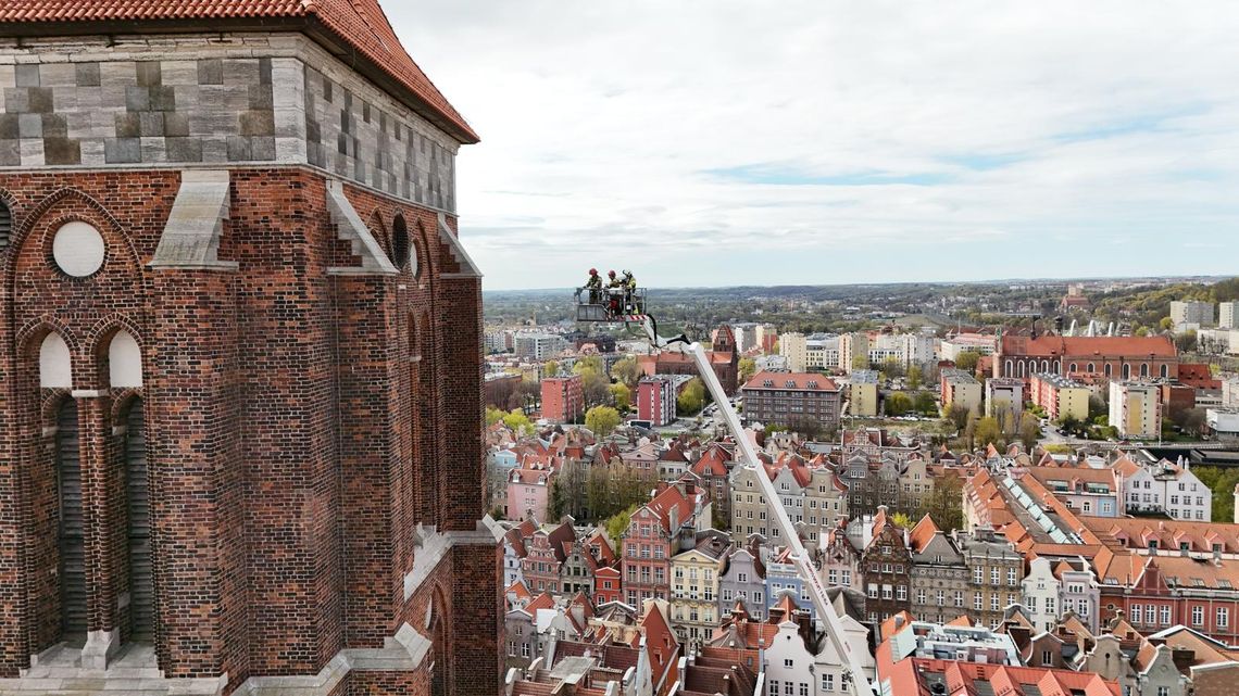Pożar Bazyliki Mariackiej w Gdańsku! Akcja strażaków w centrum miasta