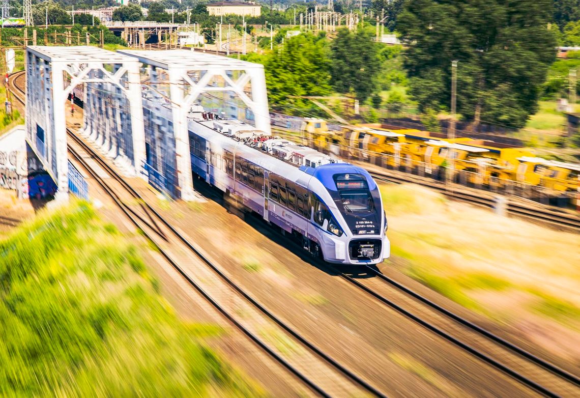 Rekordowe lato na torach. PKP Intercity zwiększa liczbę połączeń z Pomorza