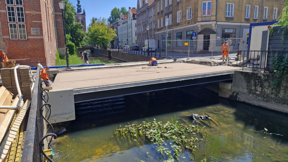 Remont mostu na ul. Elżbietańskiej w Gdańsku. Zabetonowano płytę główną most na ul. Elżbietańskiej, Gdańsk