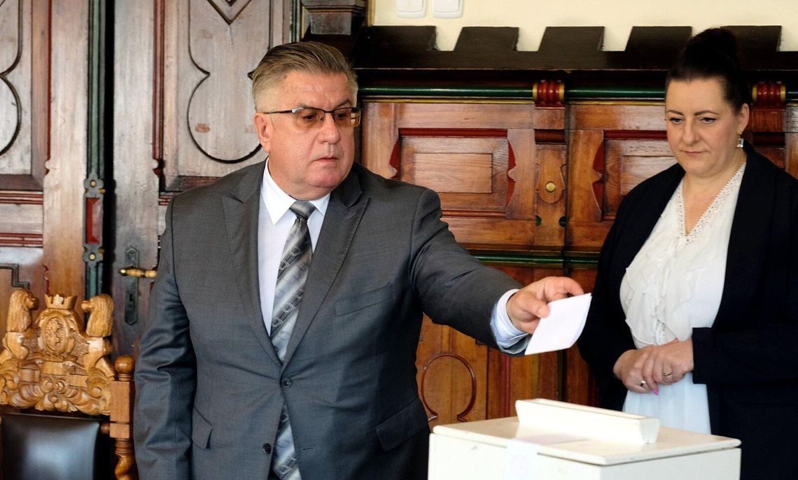 Przewodniczący Rady Miasta w Chojnicach rezygnuje. "W trosce o własne zdrowie" Maciej Polasik