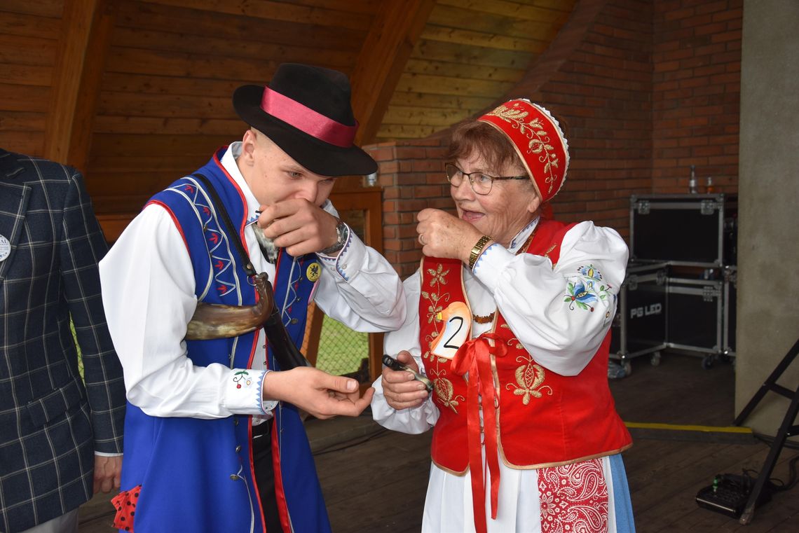 Robert Kąkol z Grzybna z tytułem Mistrza Polski w Zażywaniu Tabaki. Tłumy na stadionie w Chmielnie! Robert Kąkol z Grzybna z tytułem Mistrza Polski w Zażywaniu Tabaki. Tłumy na stadionie w Chmielnie!
