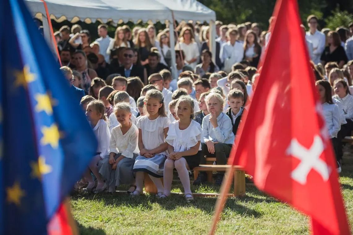 rozpoczęcie roku szkolnego, zdjęcie ilustracyjne