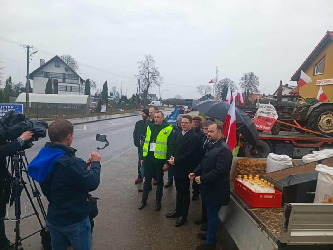 Protest rolników w Egiertowie. Żądają jawności pochodzenia żywności i ostrzejszych kontroli