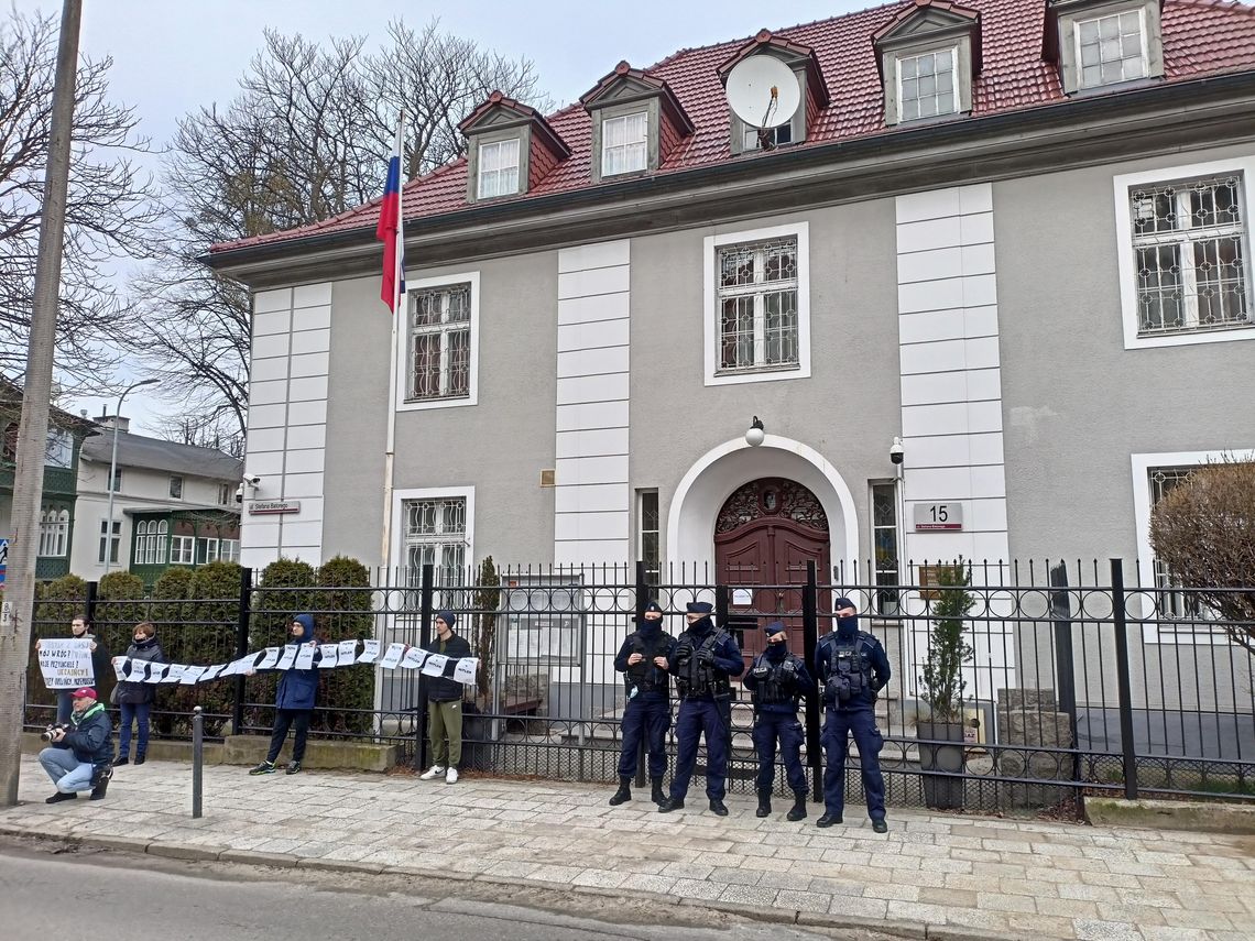 Rosjanie wyprowadzają się z konsulatu w Gdańsku. Co dalej z budynkiem przy Batorego? Rosjanie już się pakują. Do 23 grudnia muszą opuścić konsulat w Gdańsku