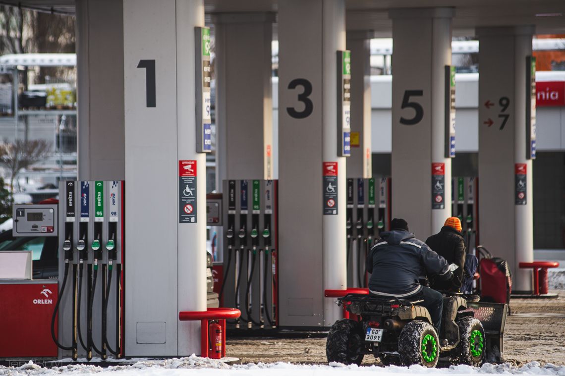 stacja benzynowa, zdjęcie ilustracyjne