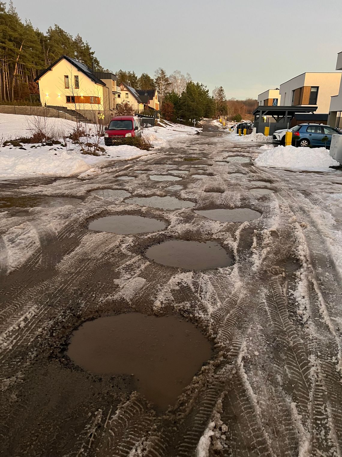 Rośnie frustracja tysięcy mieszkańców Kaczych Buków. Gdyńskie osiedle drogowo wykluczone
