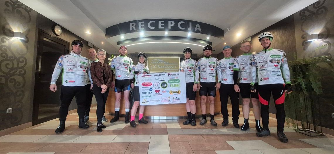 Jadą rowerami z Zakopanego na Hel. Chcą pomóc Madzi i Józiowi Jadą rowerami z Zakopanego na Hel. Chcą pomóc Madzi i Józiowi