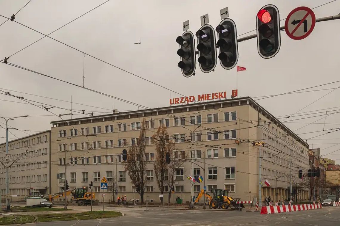 Rusza budowa drogi rowerowej przy Urzędzie Miejskim w Gdańsku. Zmiany dla kierowców