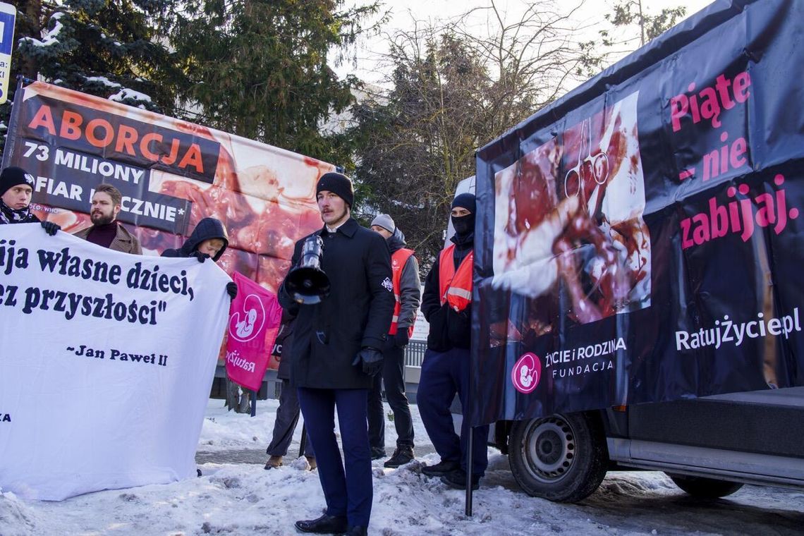 pikieta pod szpitalem na Zaspie w Gdańsku