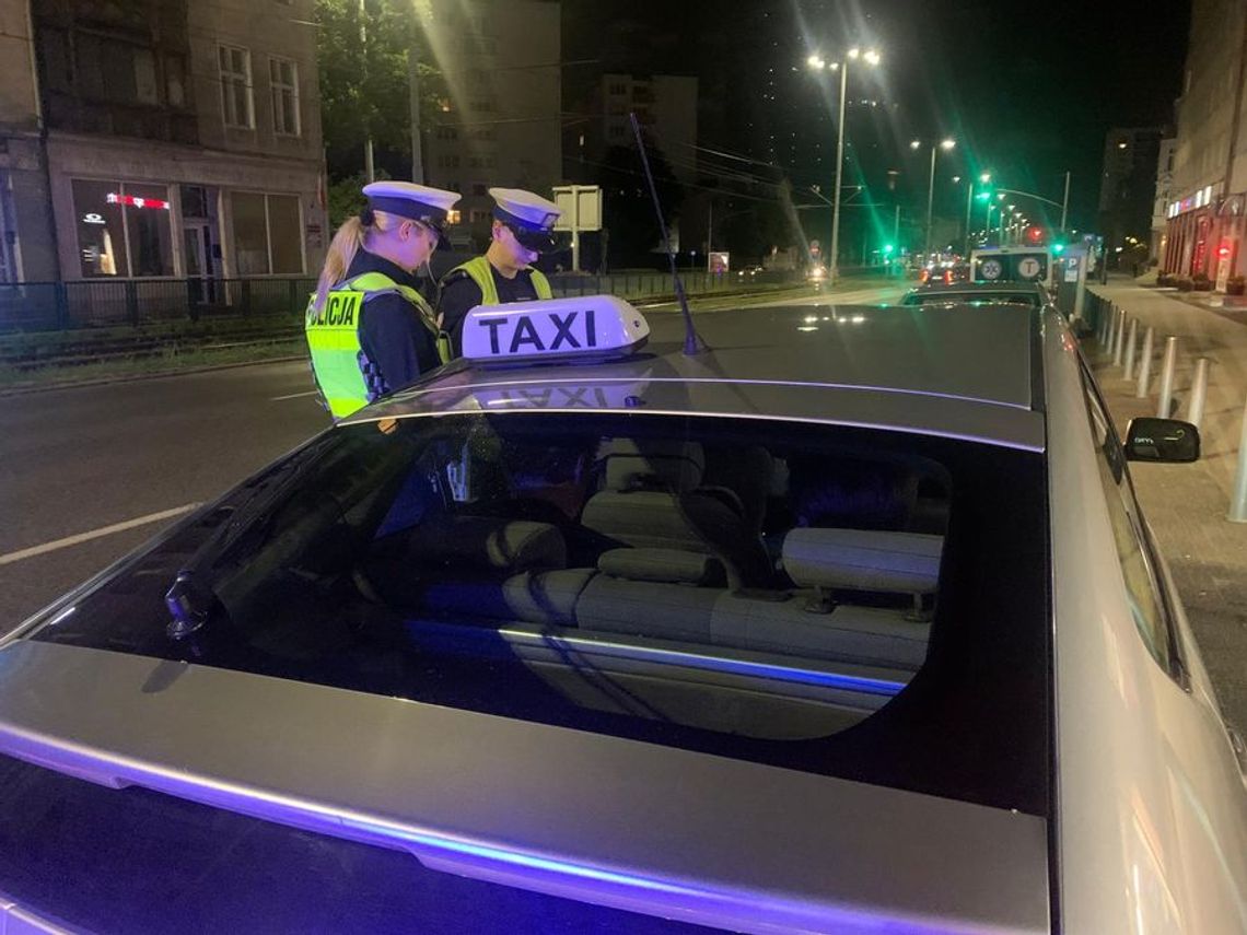 Sądna noc dla przewozów na aplikację w Gdańsku. Policja skontrolowała 364 pojazdy Sądna noc dla przewozów na aplikację w Gdańsku. Policja skontrolowała 364 pojazdy