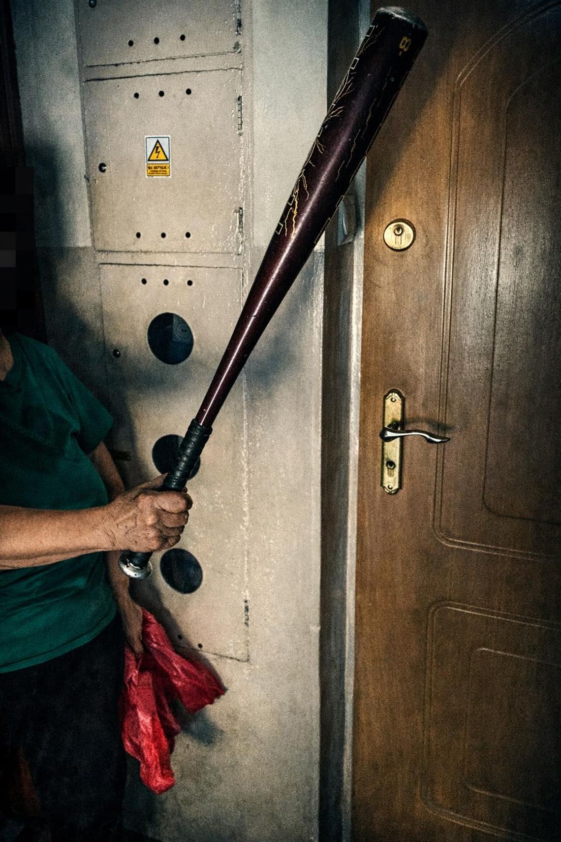 Zabawna pomyłka w Gdańsku. Seniorki nie wpuściły księdza, bo wzięły go za oszusta seniorka z kijem baseballowym, Gdańsk