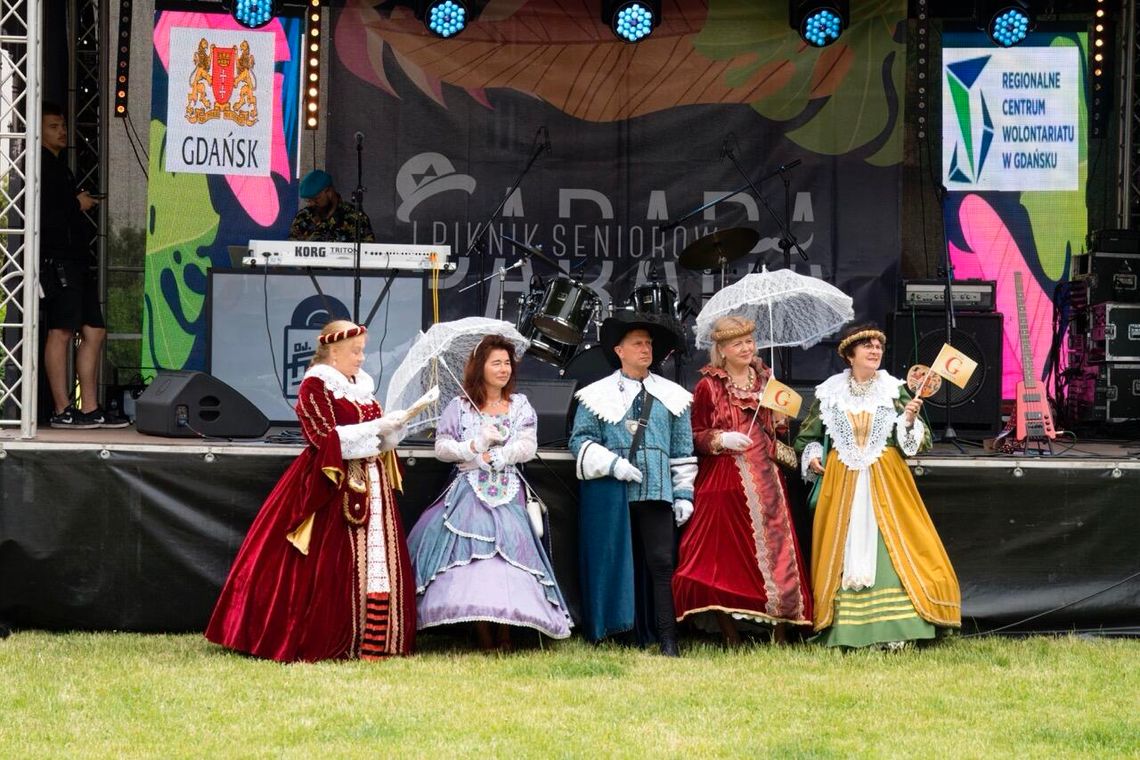 Seniorzy z Gdańska „opanowali” Długi Targ i park św. Barbary Piknik Seniorów 2025 w Gdańsku