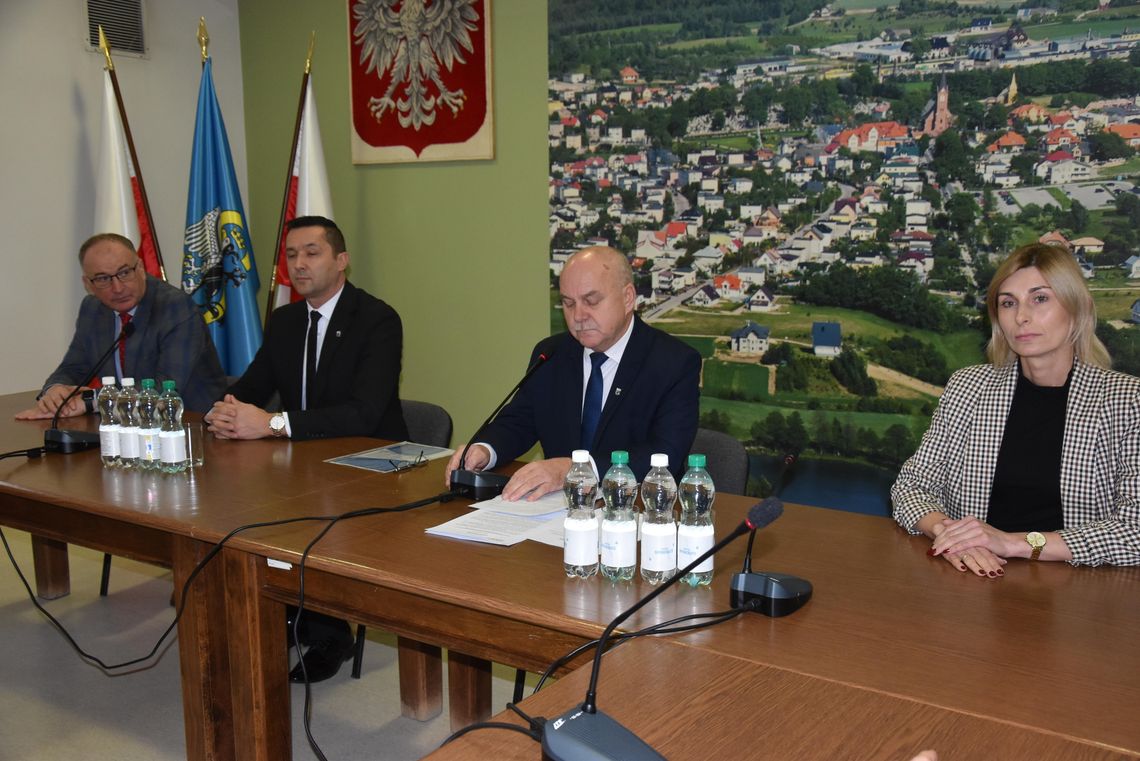 konferencja prasowa ws. powodów ubiegania się Sierakowic o status miasta, Sierakowice 2025