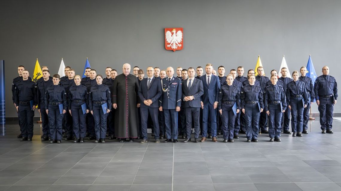 Ślubowanie policjantów w Gdańsku. Przysięgę złożyło 34 nowych funkcjonariuszy ślubowanie 34 nowych policjantów, Gdańsk 2025
