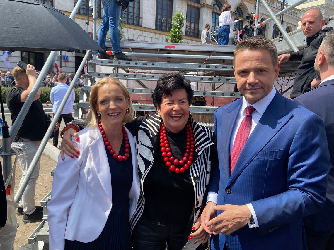 Korale Mocy w Gdańsku. Przemarsz KOD z Joanną Senyszyn na finał kampanii Rafał Trzaskowskiego Słynne Korale Mocy w Gdańsku. Przemarsz KOD na finał kampanii wyborczej Rafał Trzaskowskiego