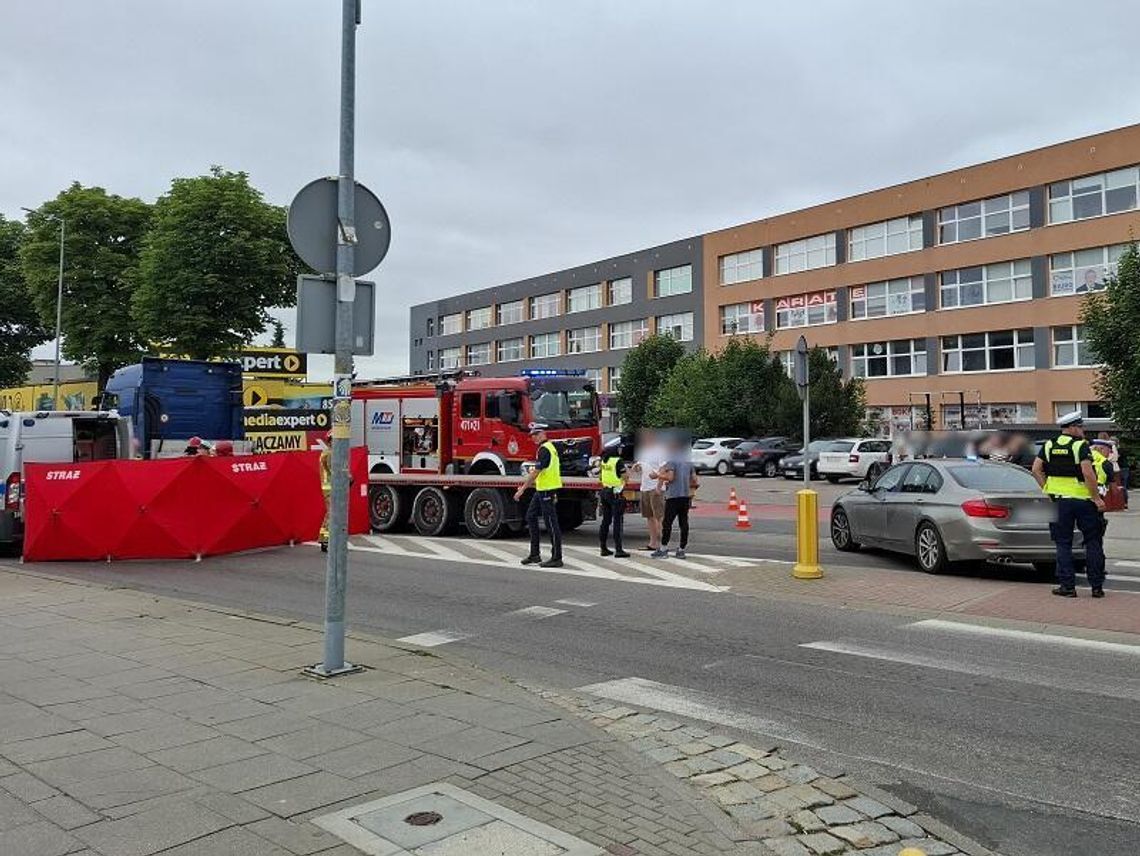 Śmiertelne potrącenie na przejściu dla pieszych w Lęborku! Są utrudnienia w ruchu potrącenie na przejściu dla pieszych, Lębork