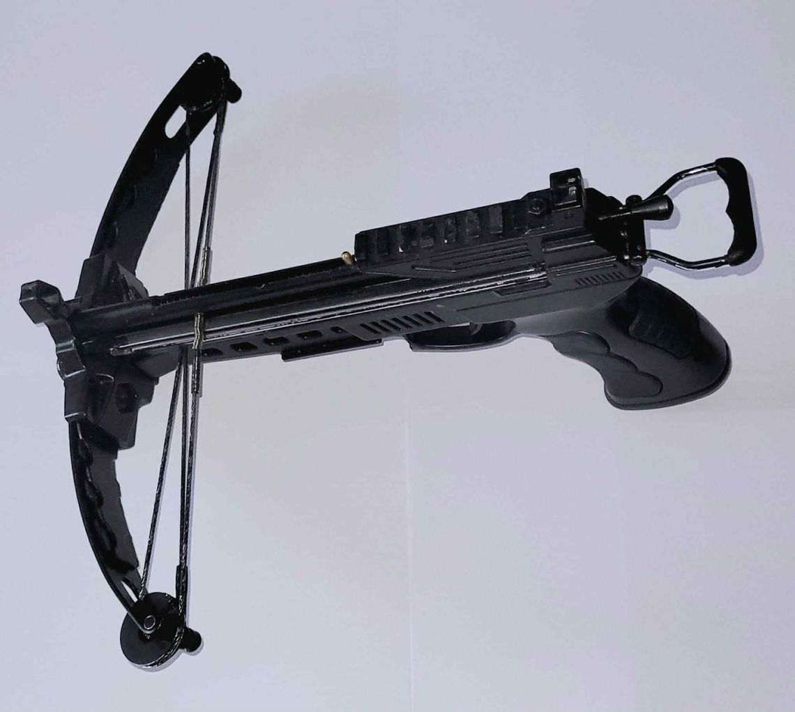 Sopot: Policja zatrzymała 46-latka. W mieszkaniu miał nielegalną kuszę kusza znaleziona przy 46-latku w Sopocie