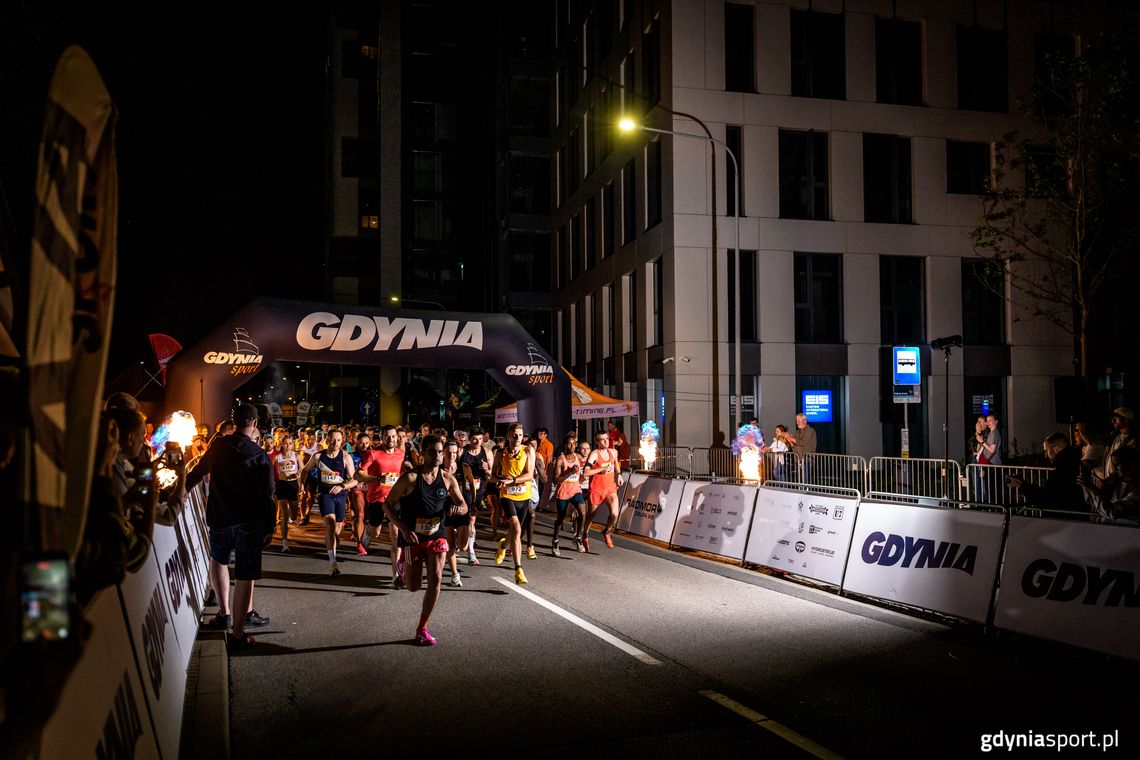 Sportowa tradycja wciąż trwa. Nocny Bieg Świętojański po raz kolejny rozruszał Gdynię Sportowa tradycja wciąż trwa. Nocny Bieg Świętojański po raz kolejny rozruszał Gdynię