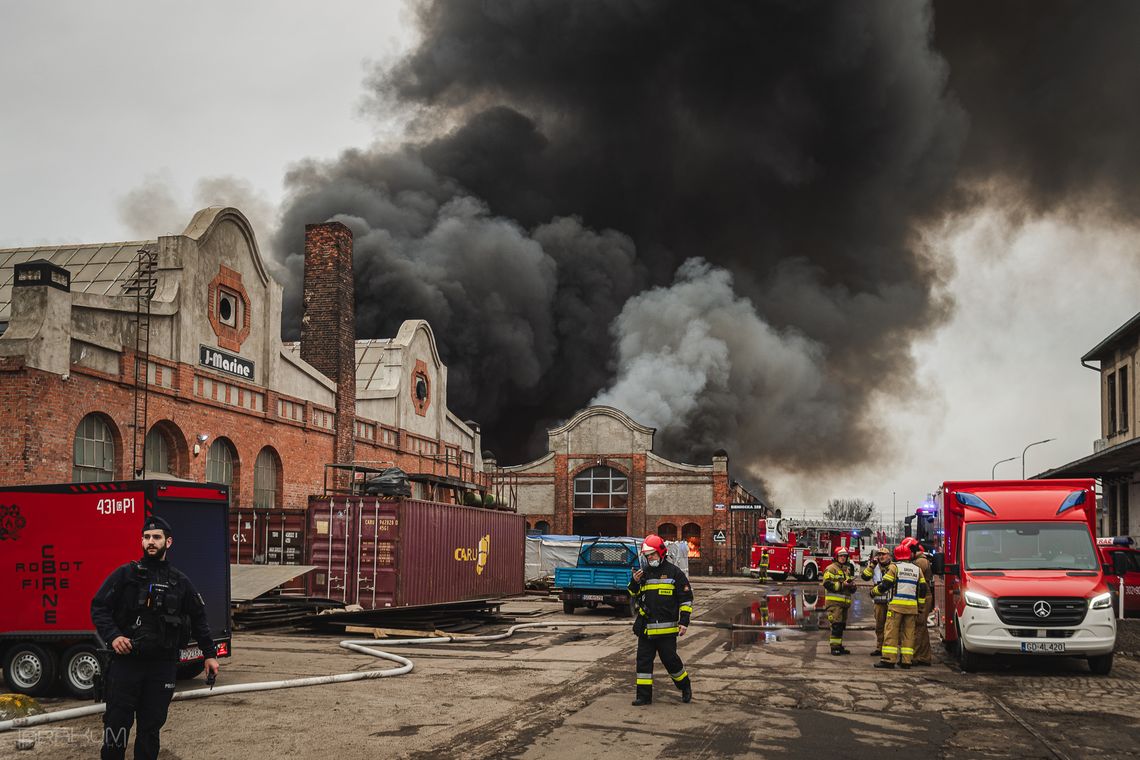 Sprawcy gigantycznego pożaru hali na Przeróbce w Gdańsku staną przed sądem Sprawcy gigantycznego pożaru hali na Przeróbce w Gdańsku staną przed sądem