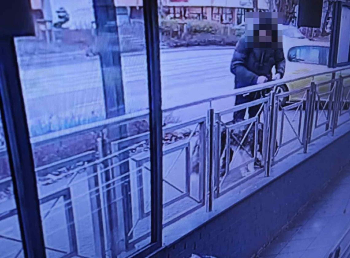 Sprzed sklepu w Sopocie ukradł psa. 59-latek zatrzymany przez policję