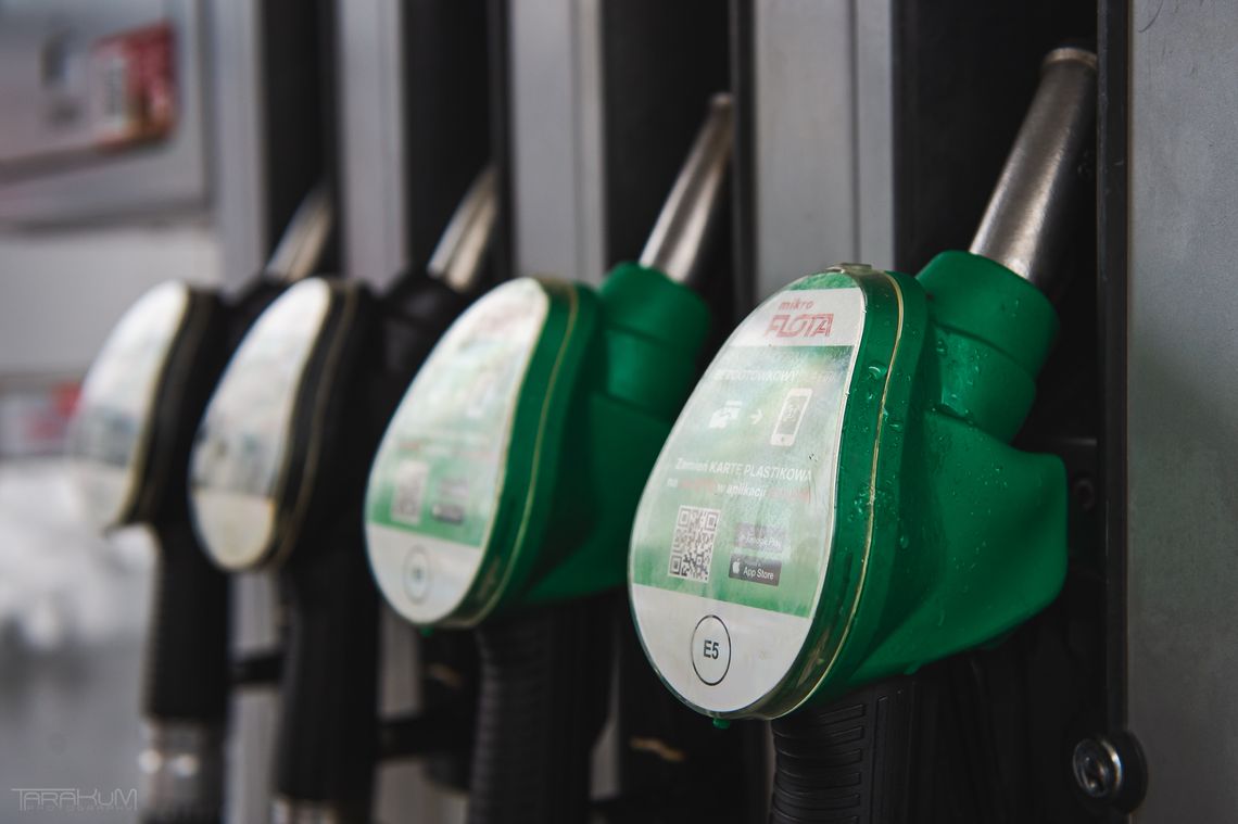 Stacje zawyżają ceny paliw. Kontrolerzy KAS sprawdzają punkty w całej Polsce Stacje zawyżają ceny paliw. Kontrolerzy KAS sprawdzają stacje w całej Polsce