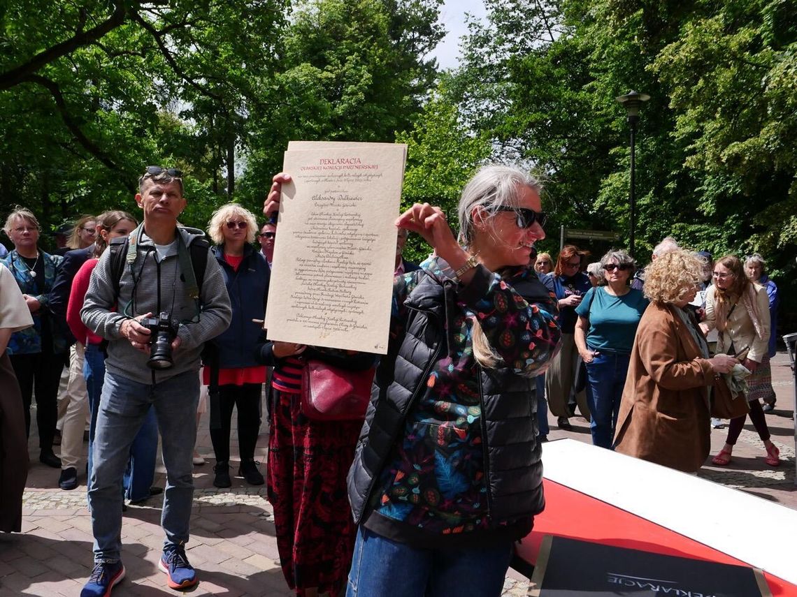 Sto lat Oliwy w Gdańsku: jubileusz w parku, deklaracja partnerstwa i kapsuła czasu Sto lat Oliwy w Gdańsku: jubileusz w parku, deklaracja partnerstwa i kapsuła czasu