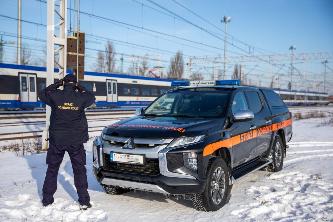 Straż Ochrony Kolei poszukuje pracowników. Można zarobić nawet 8 tysięcy złotych Straż Ochrony Kolei poszukuje pracowników. Można zarobić nawet 8 tysięcy złotych
